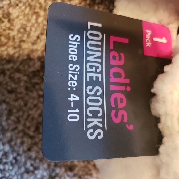 Ladies Lounge Socks Cozy Fuzzy  Plaid Sherpa Lined  sz 4 to 10 red  black NWT - Picture 4 of 7